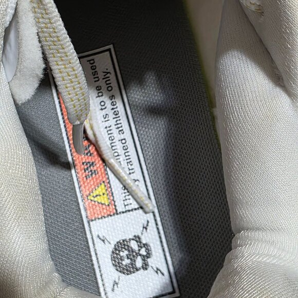 Under Armour Football Cleats White/Gold Men’s Size 8.5 Pre-Owned - Picture 11 of 13